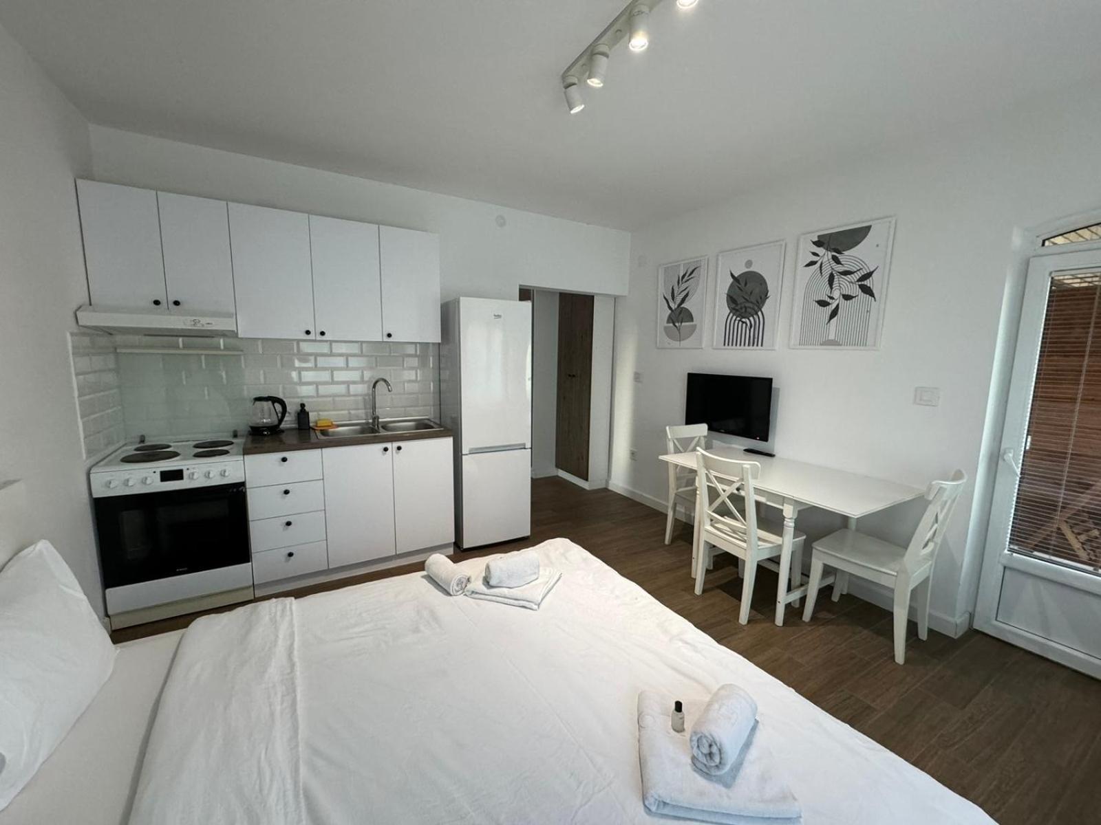 Moms House Hotel Golubac Bagian luar foto