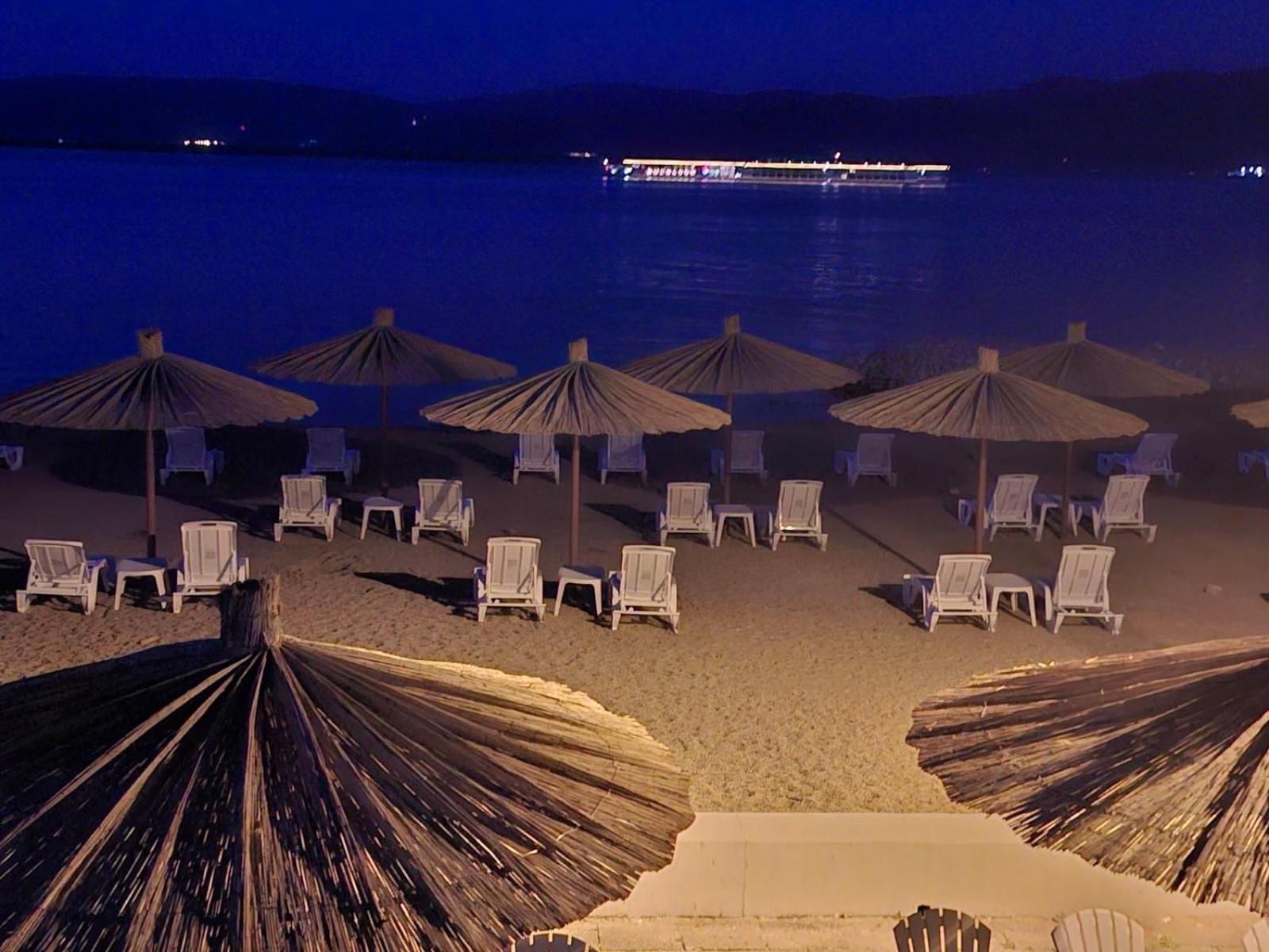 Moms House Hotel Golubac Bagian luar foto